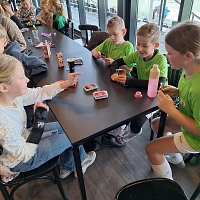 Schoolvoetbaltoernooi of spelletjes toernooi?